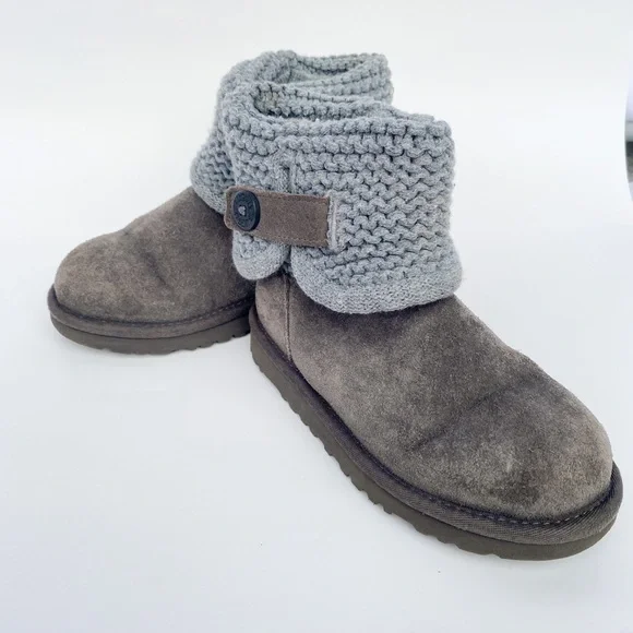 Amazon.com | UGG Unisex-Baby Bixbee Boot, Charcoal, 0/1 | Boots Grey baby Uggs in great condition! display picture 1